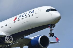 Delta Air Lines kabin memuru kıyafeti düzenlemesi