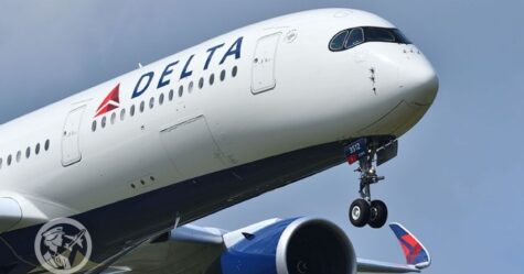 Delta Air Lines kabin memuru kıyafeti düzenlemesi