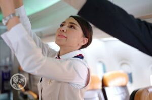 Kabin memuru ve hostes aynı mı? Hostes olmak